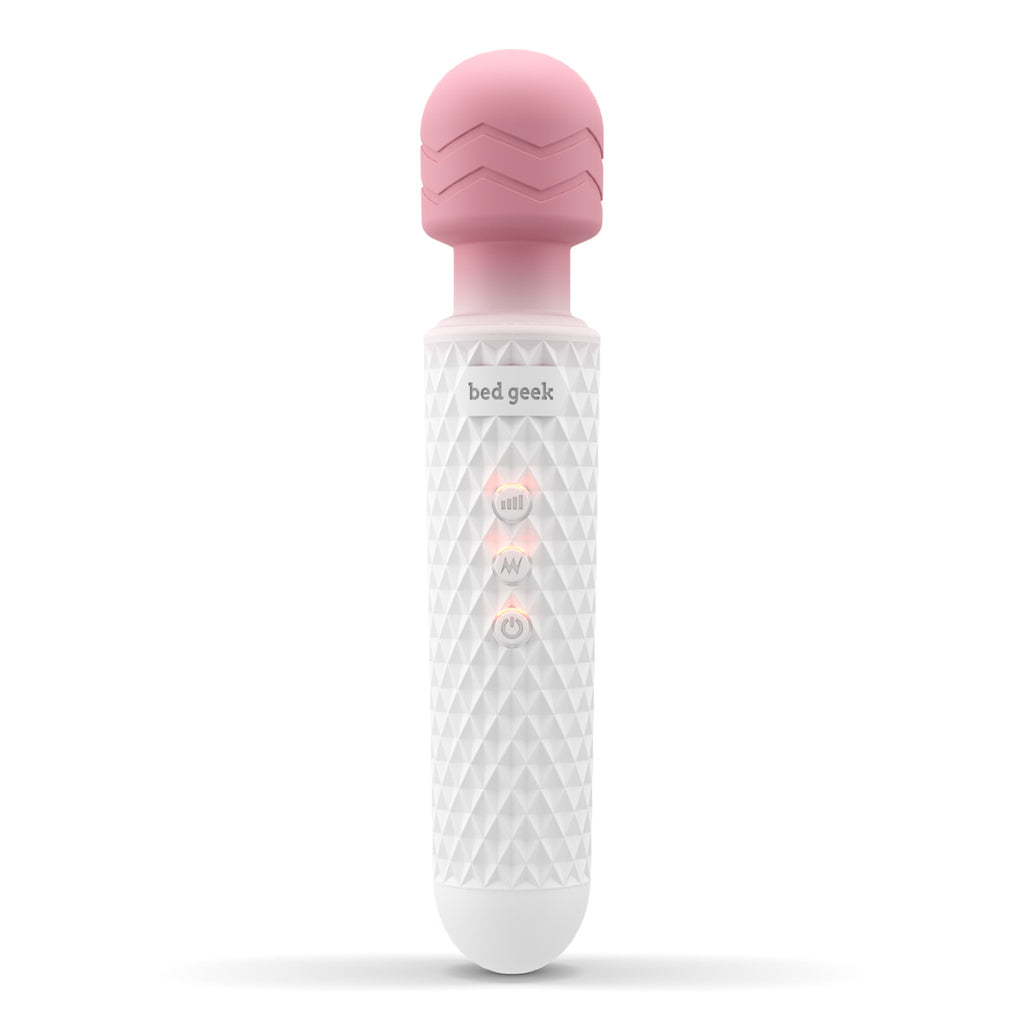 Vibromasseur - Masseur baguette | Bed Geek | PLAY:THREE | bed geek Vibromasseur - Masseur baguette | Bed Geek | PLAY:THREE | bed geek